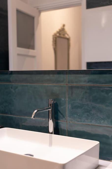 Ebullience - Stylish & Chic Athens Apartment ภายนอก รูปภาพ